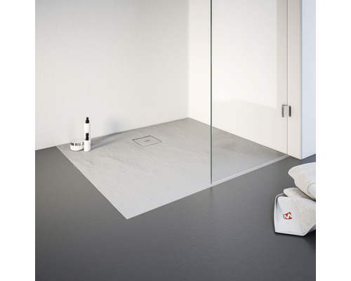 Gelijkvloerse douche met douchegoot en glazen wand