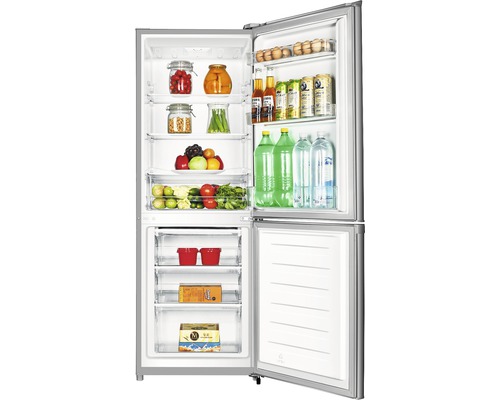 Geopende koelkast met diverse etenswaren en dranken