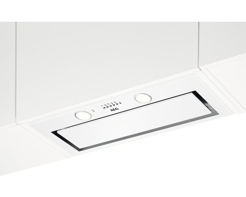 AEG Logo Afzuigkap geïntegreerd in een witte keuken