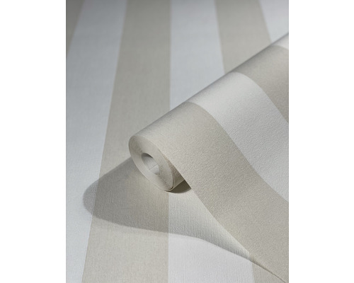 Rol behang met gestreept patroon