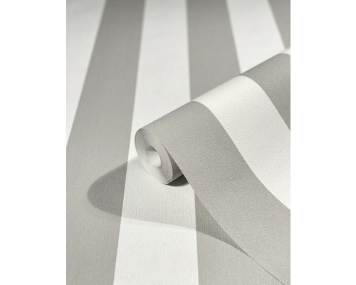 Rol behang met streepjesmotief