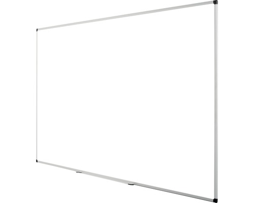 Leeg wit magnetisch whiteboard met zilverkleurige lijst.