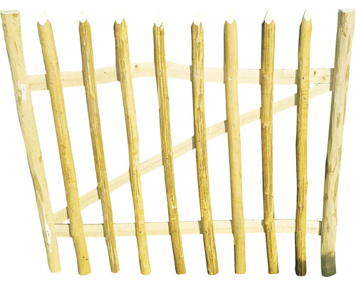 Houten hek met puntige palen voor de tuin