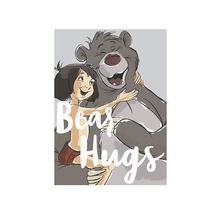 Illustratie van Mowgli en Baloe die elkaar omarmen, met de tekst Berenknuffels