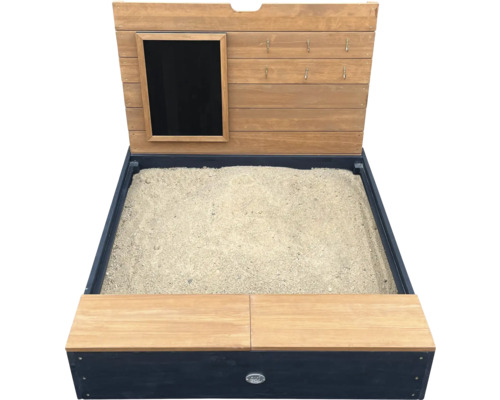 Houten zandbak met bord en haken