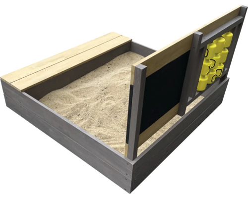 Zandbak met zitbank, schoolbord en emmerhouder