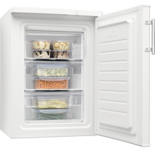 Vriezer met open deur en transparante laden gevuld met voedsel