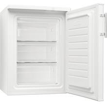 Vriezer met open deur en drie vrieslades