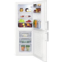 Geopende koelkast gevuld met eten