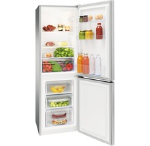 Geopende koelkast gevuld met diverse levensmiddelen