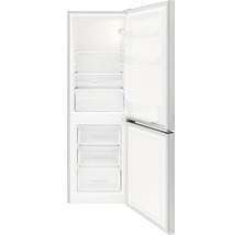 Geopende koelkast met planken en vriesvakken voor het bewaren van levensmiddelen.