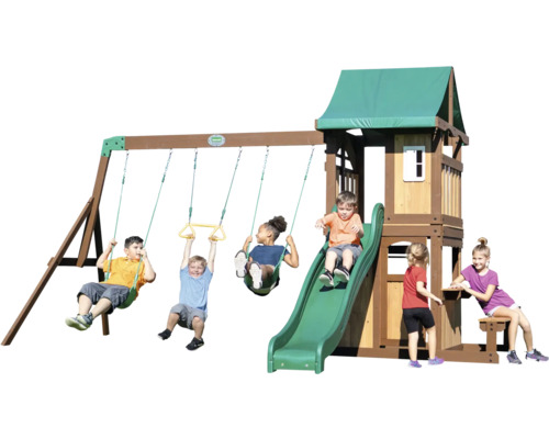 Kinderspeelplaats met schommels, glijbaan en speelhuis voor de tuin