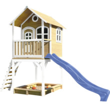 Speelhuis met glijbaan en zandbak voor in de tuin