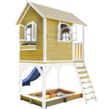 Houten speelhuis met zandbak en glijbaan