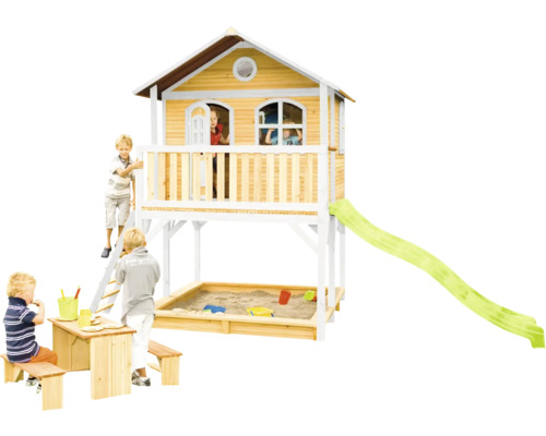 Houten speelhuis met glijbaan, zandbak en picknicktafel voor kinderen