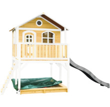 Houten speelhuis met glijbaan en zandbak