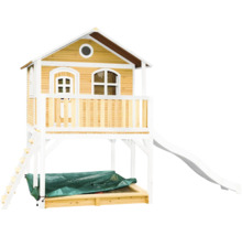 Houten speelhuis met glijbaan en zandbak