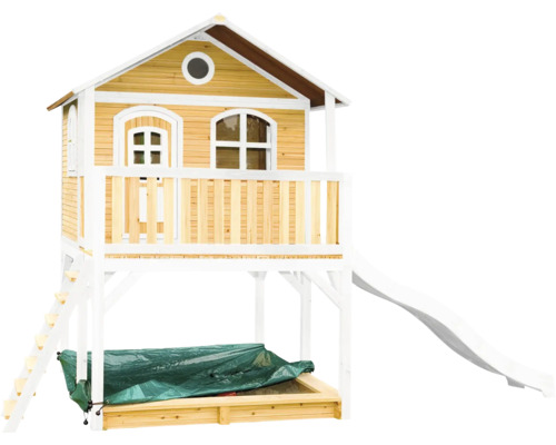 Houten speelhuis met glijbaan en zandbak