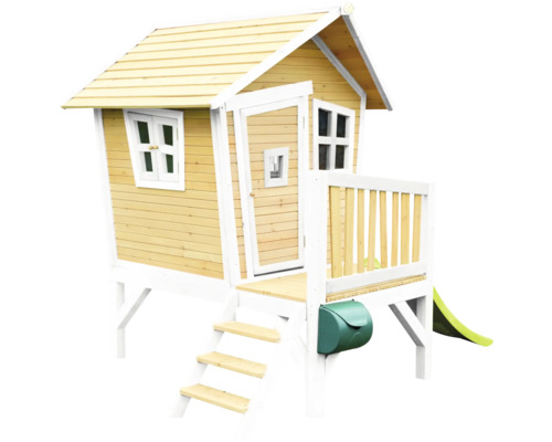 Houten speelhuis met veranda, glijbaan en brievenbus voor in de tuin