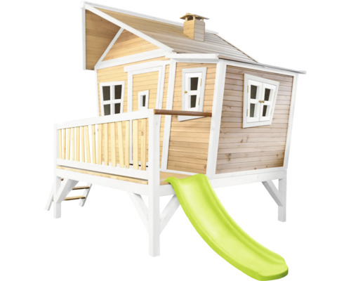 Houten speelhuis met glijbaan