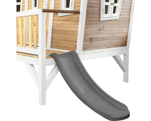 Detailaanzicht van een speelhuis met grijze glijbaan.