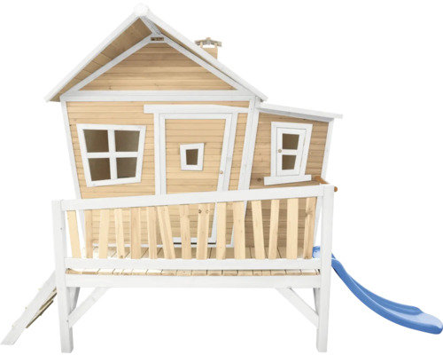 Houten speelhuis met glijbaan en ladder