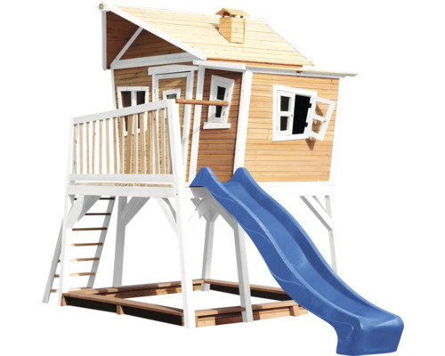 Speelhuis met glijbaan, ladder, zandbak en openslaand raam