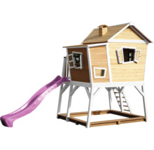 Houten speelhuis met glijbaan en zandbak