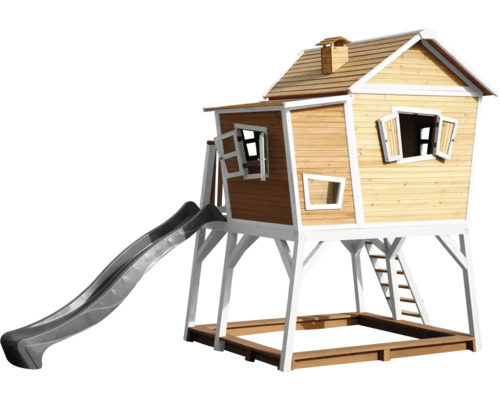Houten speelhuis met glijbaan en zandbak