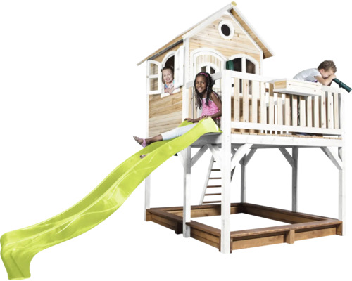 Speelhuis met glijbaan en zandbak voor kinderen om in de tuin te spelen