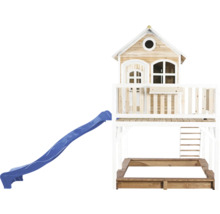 Speelhuis met glijbaan en zandbak voor in de tuin