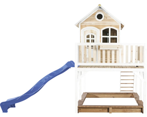 Speelhuis met glijbaan en zandbak voor in de tuin