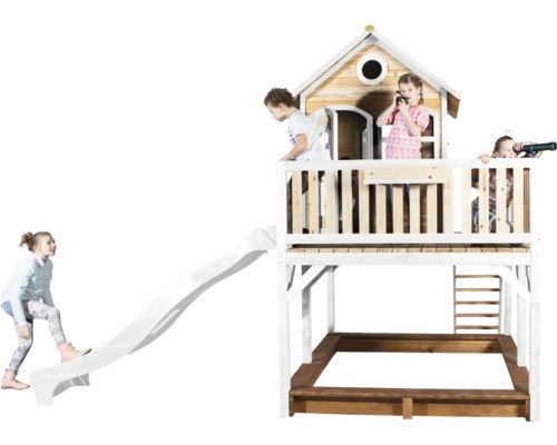 Speelhuis met glijbaan en zandbak met spelende kinderen