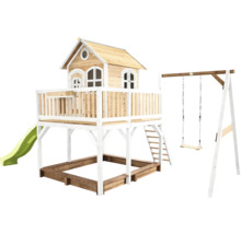 Speeltuin met speelhuis, glijbaan, zandbak en houten schommel