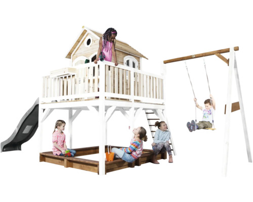 Speeltuin met speelhuis, glijbaan, schommel en zandbak met spelende kinderen