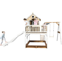 Speeltoren met glijbaan, schommel en zandbak voor kinderen in de tuin