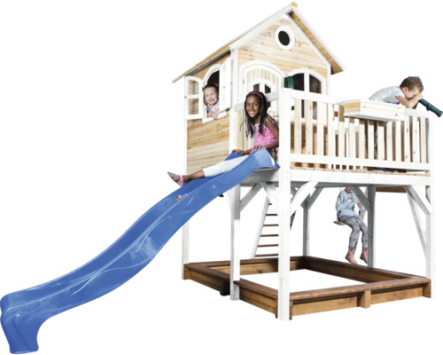 Houten speelhuis met glijbaan en zandbak voor kinderen