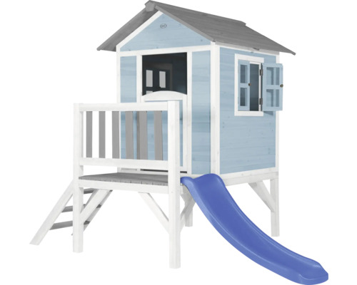 Houten speelhuis met glijbaan, ladder en hek