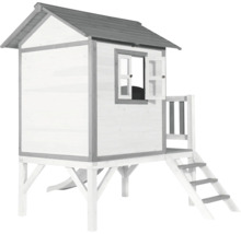 Houten speelhuis met glijbaan, trap, raam en hek
