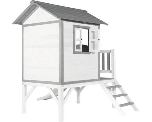 Houten speelhuis met glijbaan, trap, raam en hek