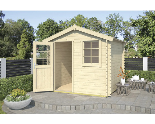 Houten tuinhuis met open deur en raam