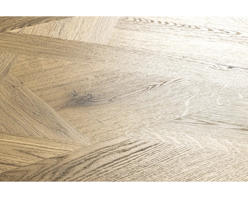 Houten parketvloer in visgraatmotief