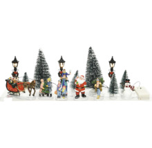 Decoratieve kerstscène met figuren en verlichting