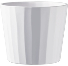 Witte bloempot met verticaal ribbelpatroon