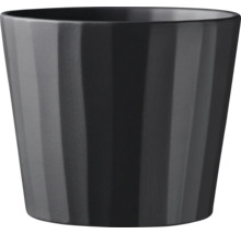 Zwarte bloempot met verticaal ribbelpatroon
