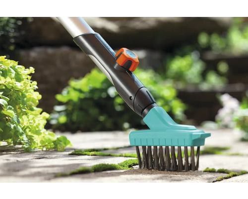 Voegenborstel voor het reinigen van bestrating