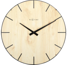 Wandklok met houten motief en zwarte wijzers