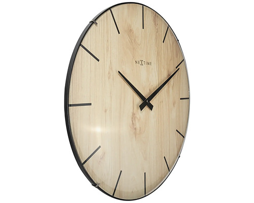 Wandklok met houtlook en zwart frame