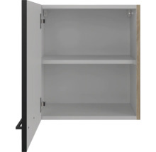 Open wandkast met legplanken