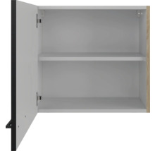 Geopende hangkast met planken